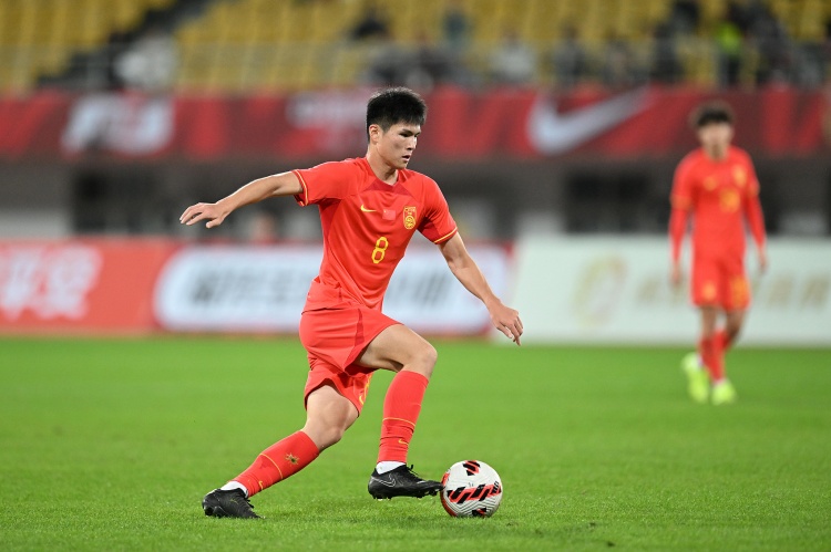 开云体育官方网-媒体人：陈泽仕是这届国青最好的中场，身材高大而且全能