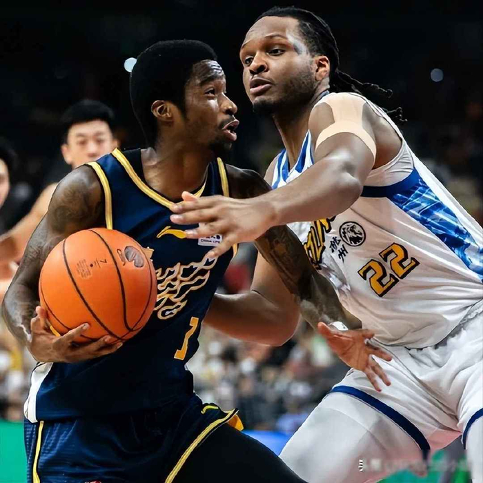 Kaiyun Sports-开云体育-萨林杰倒了，广东内线塌了，体系被迫重启|广东队|广东男篮|王少杰|篮板|杜锋_新浪体育_新浪新闻