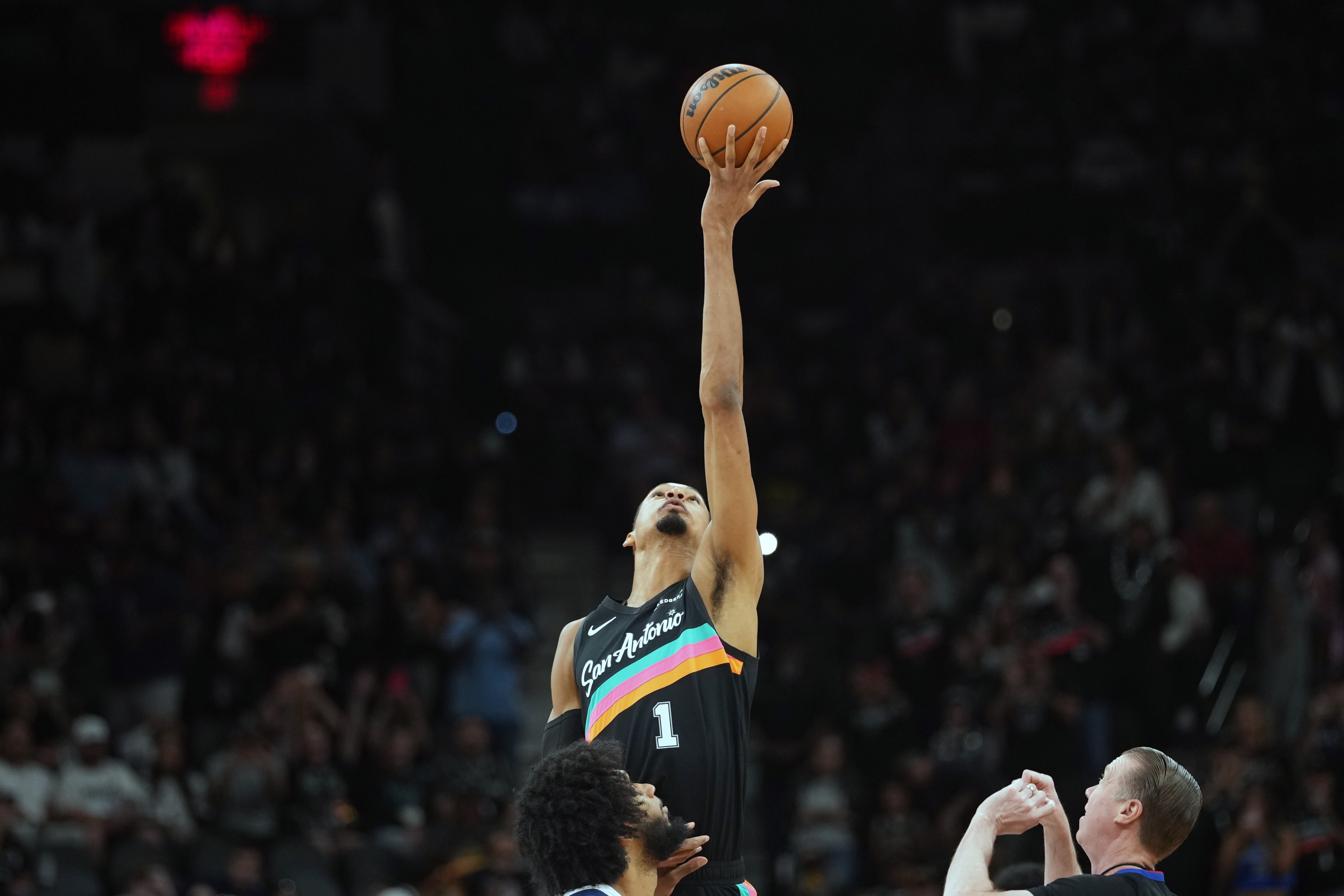 Kaiyun Sports-开云体育-收官战马刺迎战掘金 文班缺阵 瓦塞尔出战 卡斯尔出战成疑